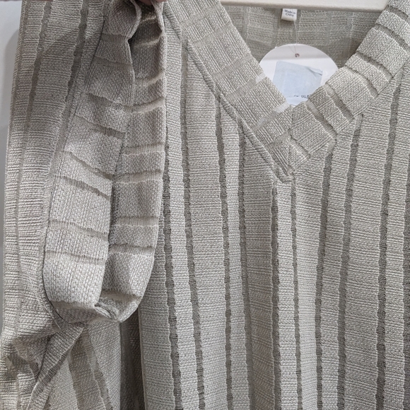 Beige loose sleeve top - Picture 5 of 5